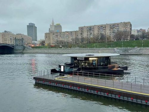 Neueste Unternehmenslösungen zu Alle Moskauer neuen Öko-Schiff Pier wurden mit unserer Außen IP65 Boden stehen Totem als Informations-Panel installiert