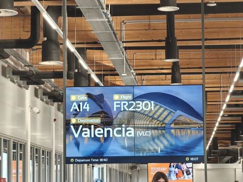 Neueste Unternehmenslösungen zu Die hängende digitale LCD-Beschilderung am Flughafen Budapest